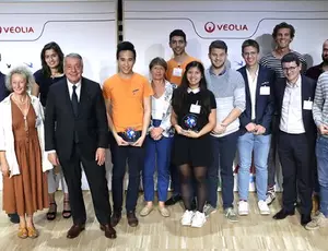 Prix de la Solidarité Etudiante 2019 - les lauréats avec Antoine Frérot