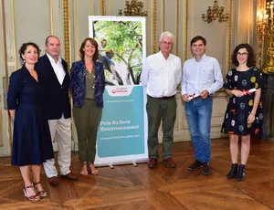 Prix du Livre Environnement 2019 - remise du prix Stéphanie Bellin, Thierry Vandevelde, Fanny Demulier, Dominique Bourg, Sébastien Bohler et Amandine Thomas.